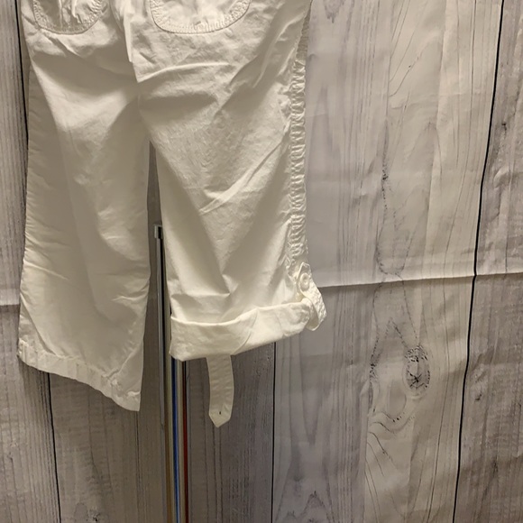 SO ware it declare it, white capris - Picture 4 of 8